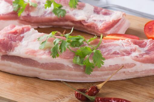  猪肉市场寒潮来袭，价格连续7周回落！
