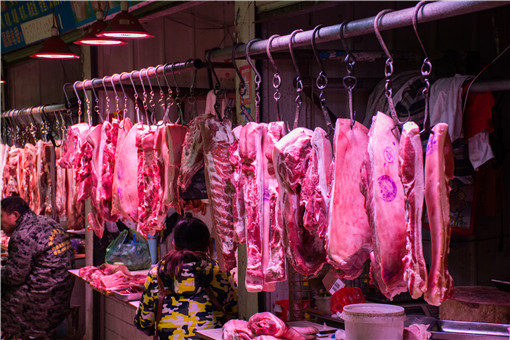 猪肉价格连涨19个月后首次转降！具体怎么回事？